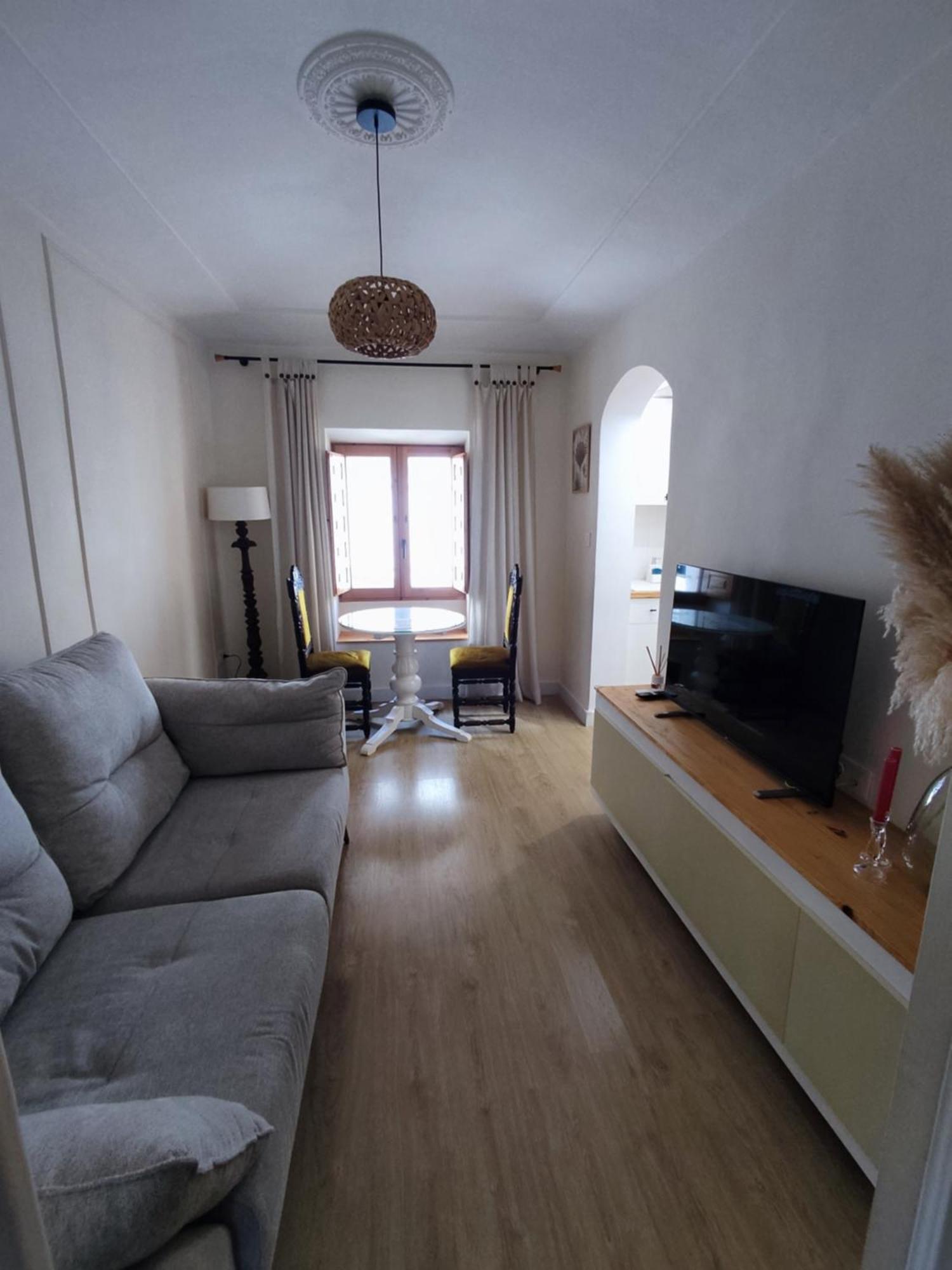 River House Apartment *